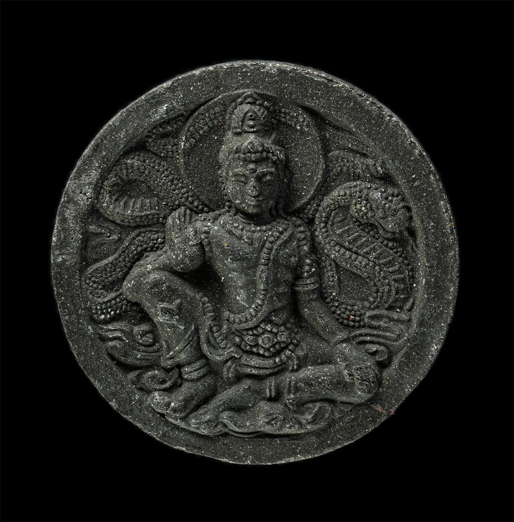 พระผงกล่องขาว17 (210)p.jpg - หลวงปู่ทวด วัดช้างให้ หลังท้าวจตุคามรามเทพ พ่อปู่นริศ นรินโท ลานธรรมบารมีศรีปทมุแสงธรรมหนอ จ.พังงา ปี2550 เนื้อผงพุทธคุณ ผงว่าน ผงใบลาน | https://kamulet.in.th